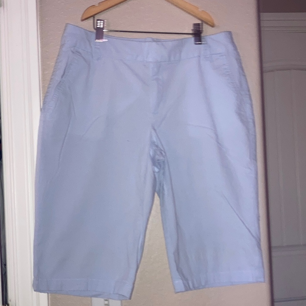 10/$13 Like new Liz Claiborne women 8 light blue
